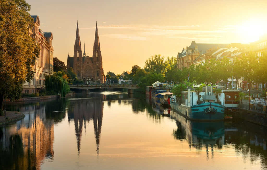 Strasbourg Capitale Européenne - salaire des ingénieurs - vue de l'élise Saint Paul Strasbourg